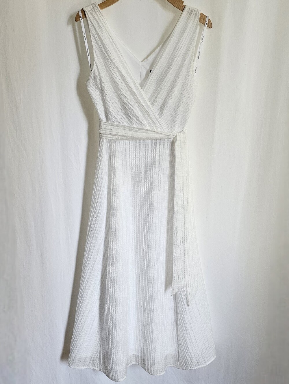 Halston White Sleeveless Seersucker Belted Flare Midi Dress - Picture 6 of 16